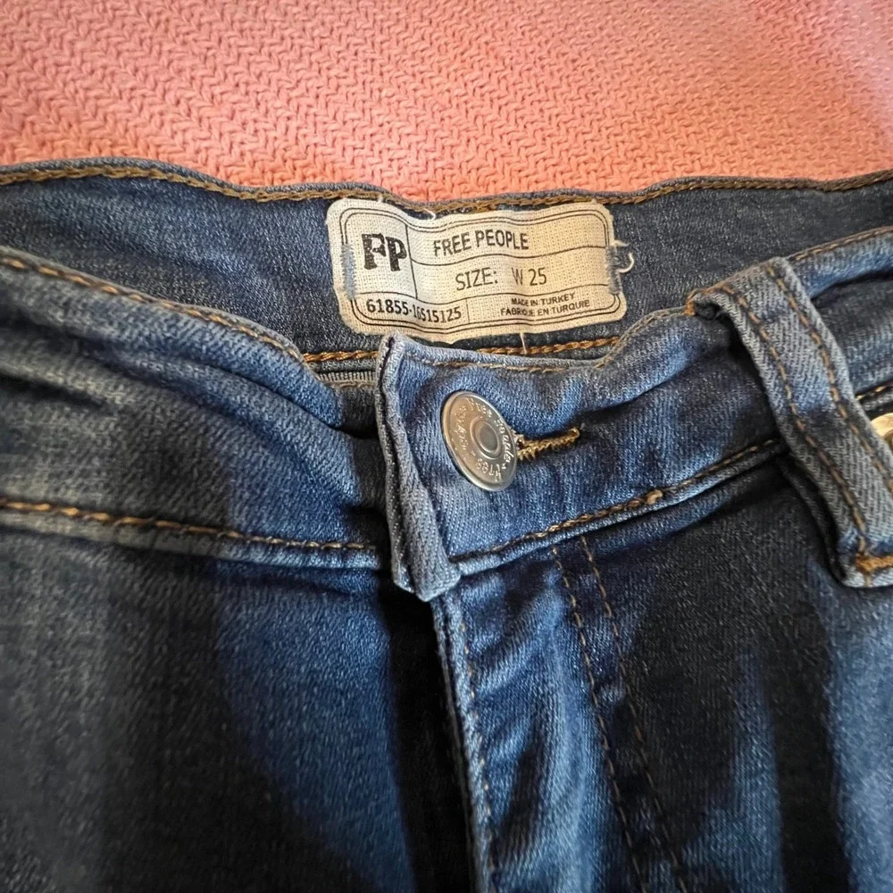 Free People Distressed Skinny Jeans Blue Denim Frayed Hem Size 25‎